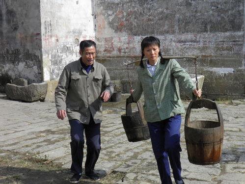 古村女人,岁月流转中的坚韧与美丽