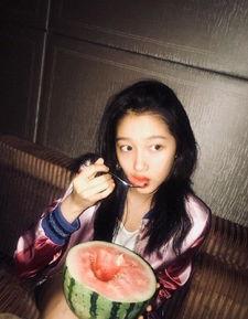 娱乐吃瓜酱尴尬丫头